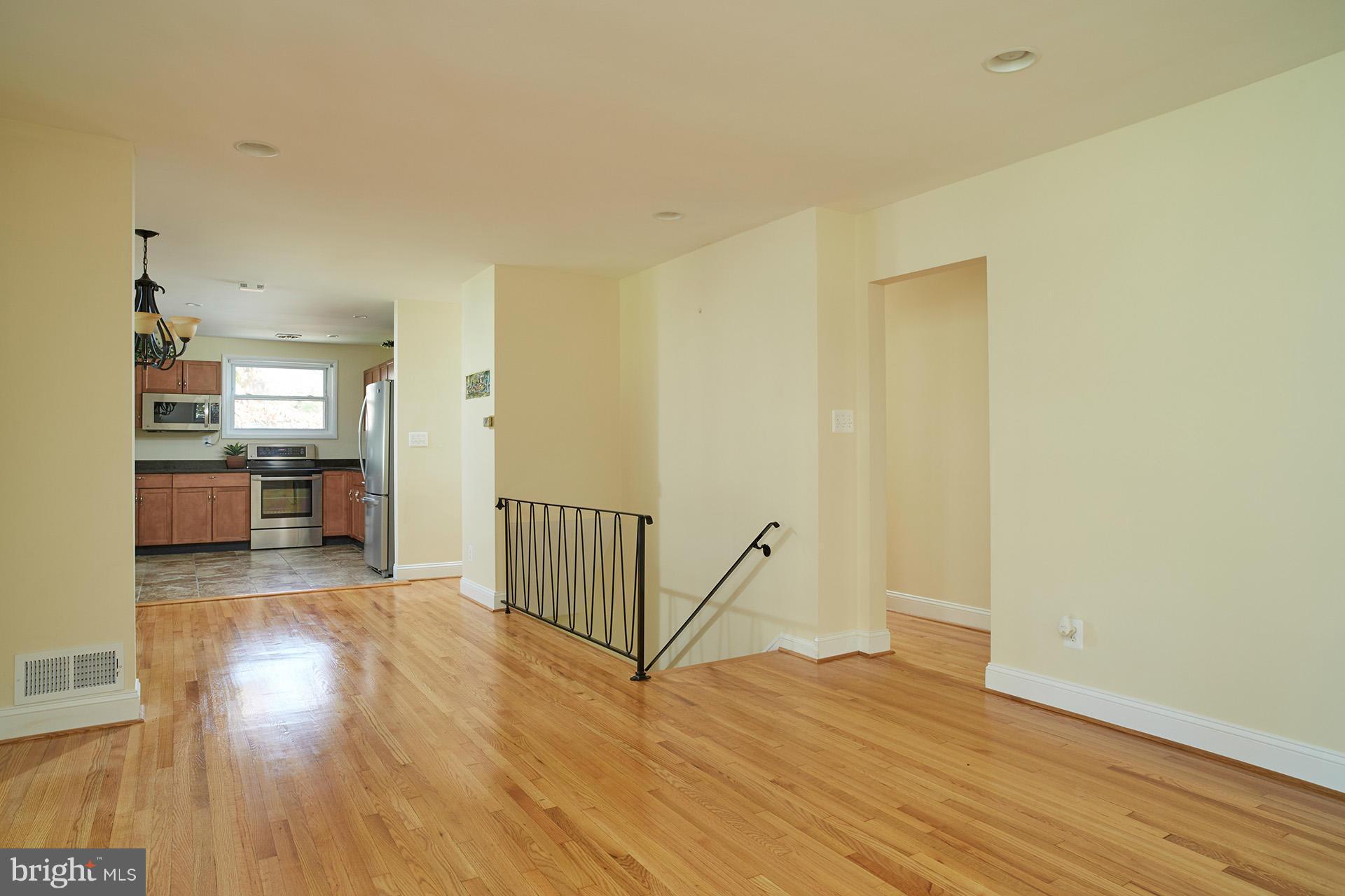 420 Torrington Place Silver Spring, MD 20901 - Photo 8 of 30 Dining Room