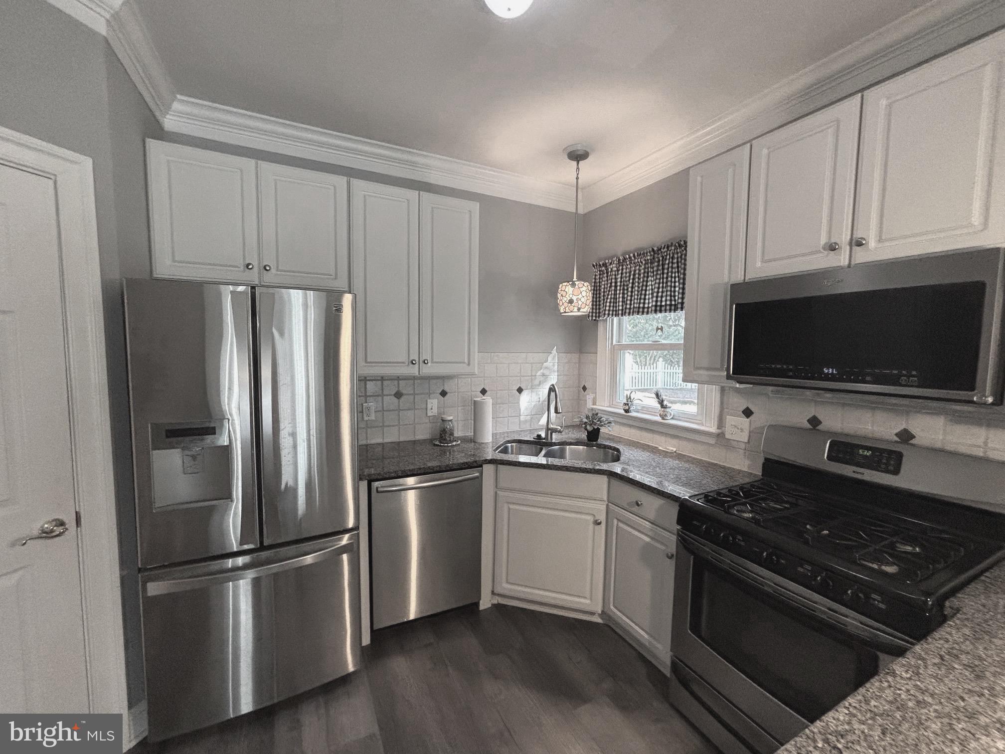 629 Country Club Road Culpeper, VA 22701 - Photo 3 of 23 Kitchen w/ granite countertops