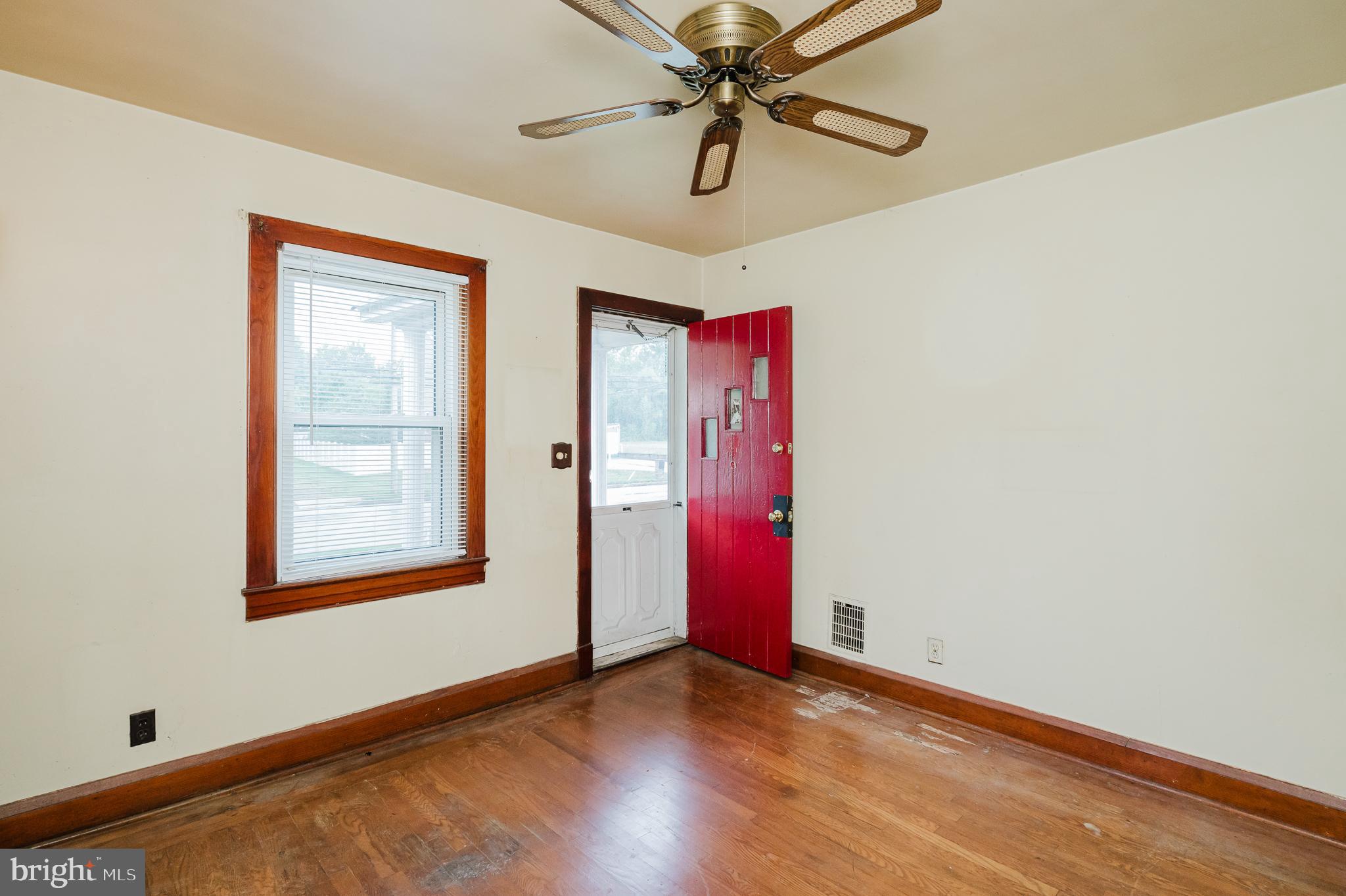 501 Middle River Road Baltimore, MD 21220 - Photo 5 of 39