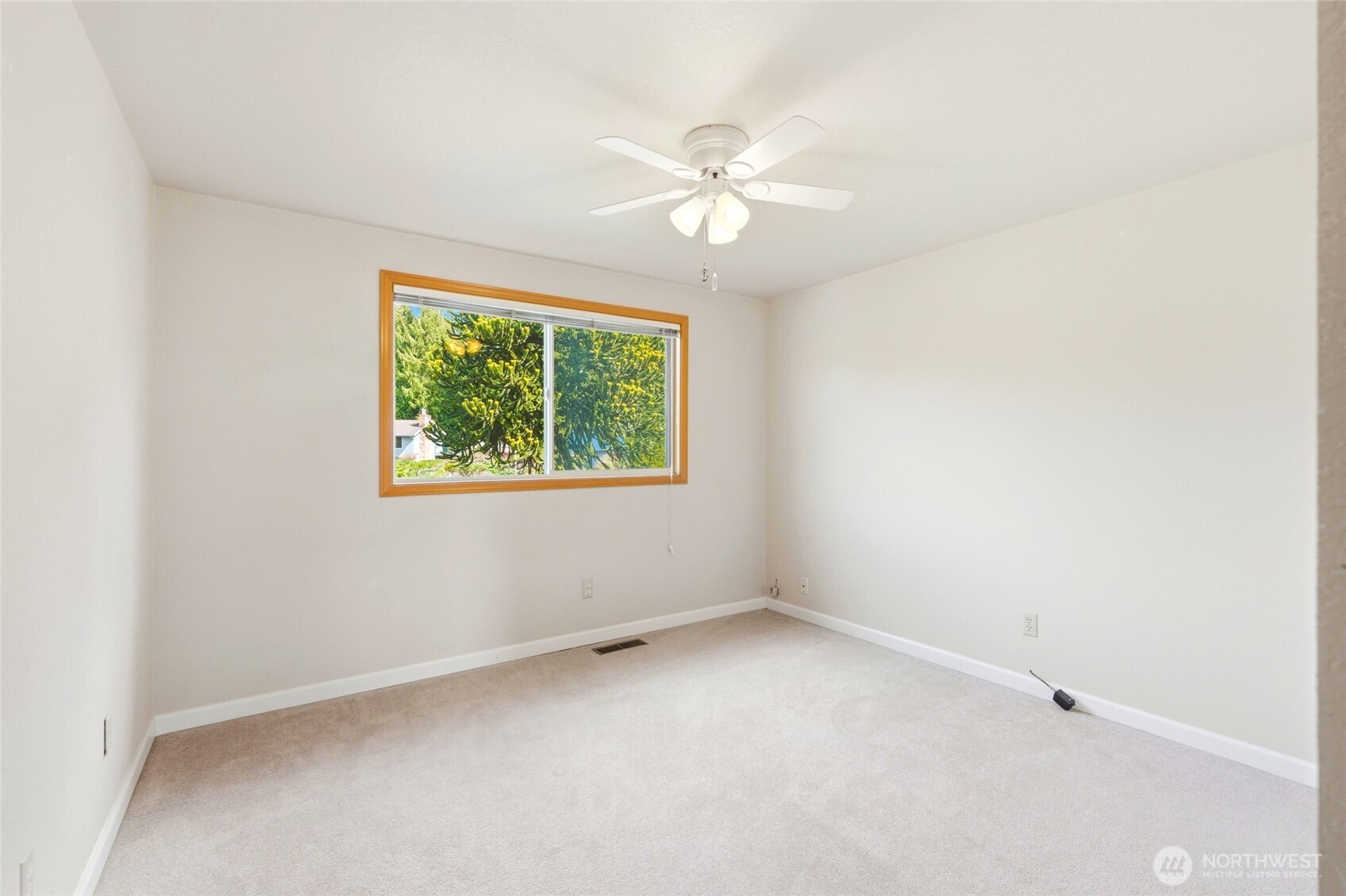 8910 56th Place West Mukilteo, WA 98275 - Photo 19 of 40 an empty room with a window