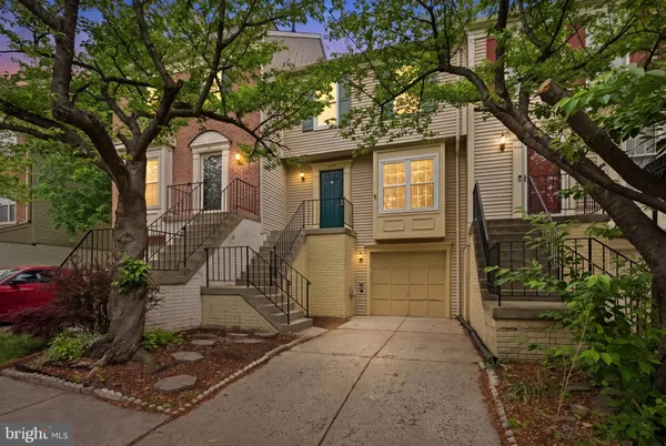 $575,000 | 22009 Guilford Station Terrace, Sterling, VA 20166