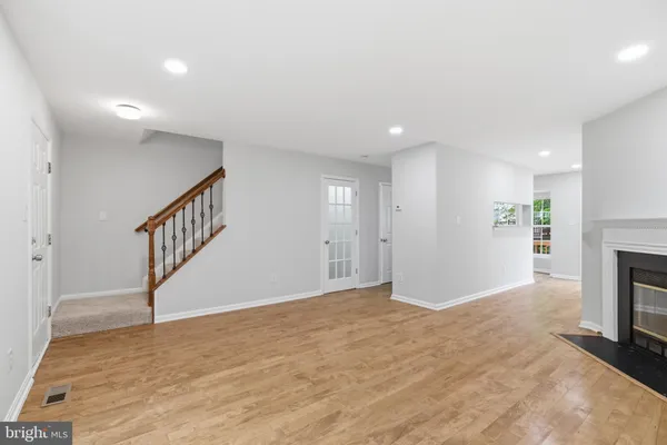 $575,000 | 22009 Guilford Station Terrace, Sterling, VA 20166