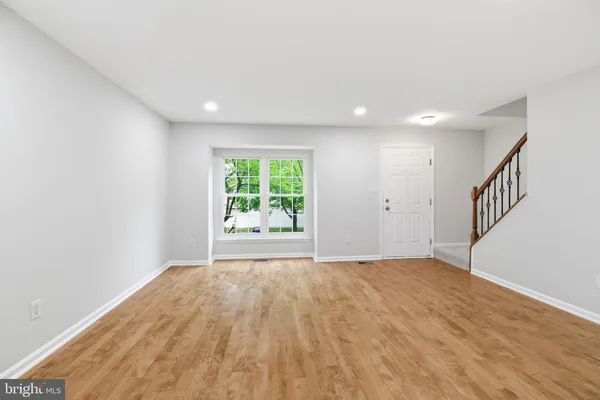 $575,000 | 22009 Guilford Station Terrace, Sterling, VA 20166