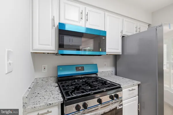 $575,000 | 22009 Guilford Station Terrace, Sterling, VA 20166