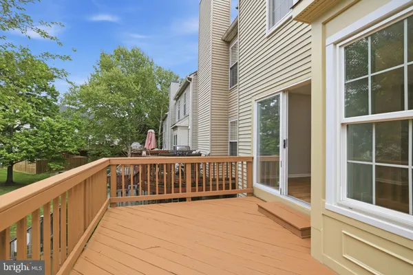 $575,000 | 22009 Guilford Station Terrace, Sterling, VA 20166