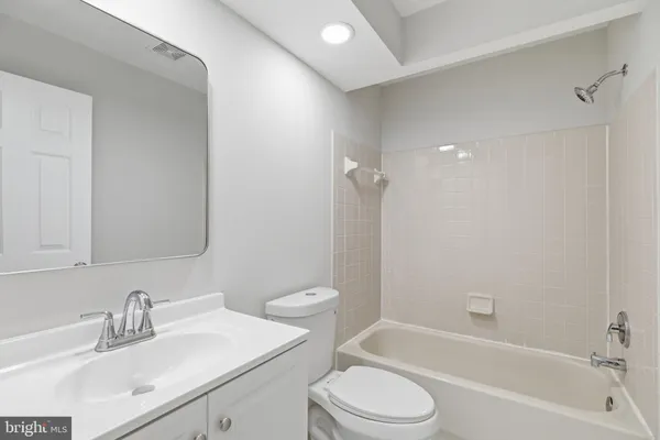 $575,000 | 22009 Guilford Station Terrace, Sterling, VA 20166