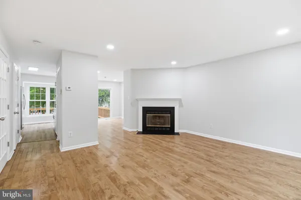 $575,000 | 22009 Guilford Station Terrace, Sterling, VA 20166