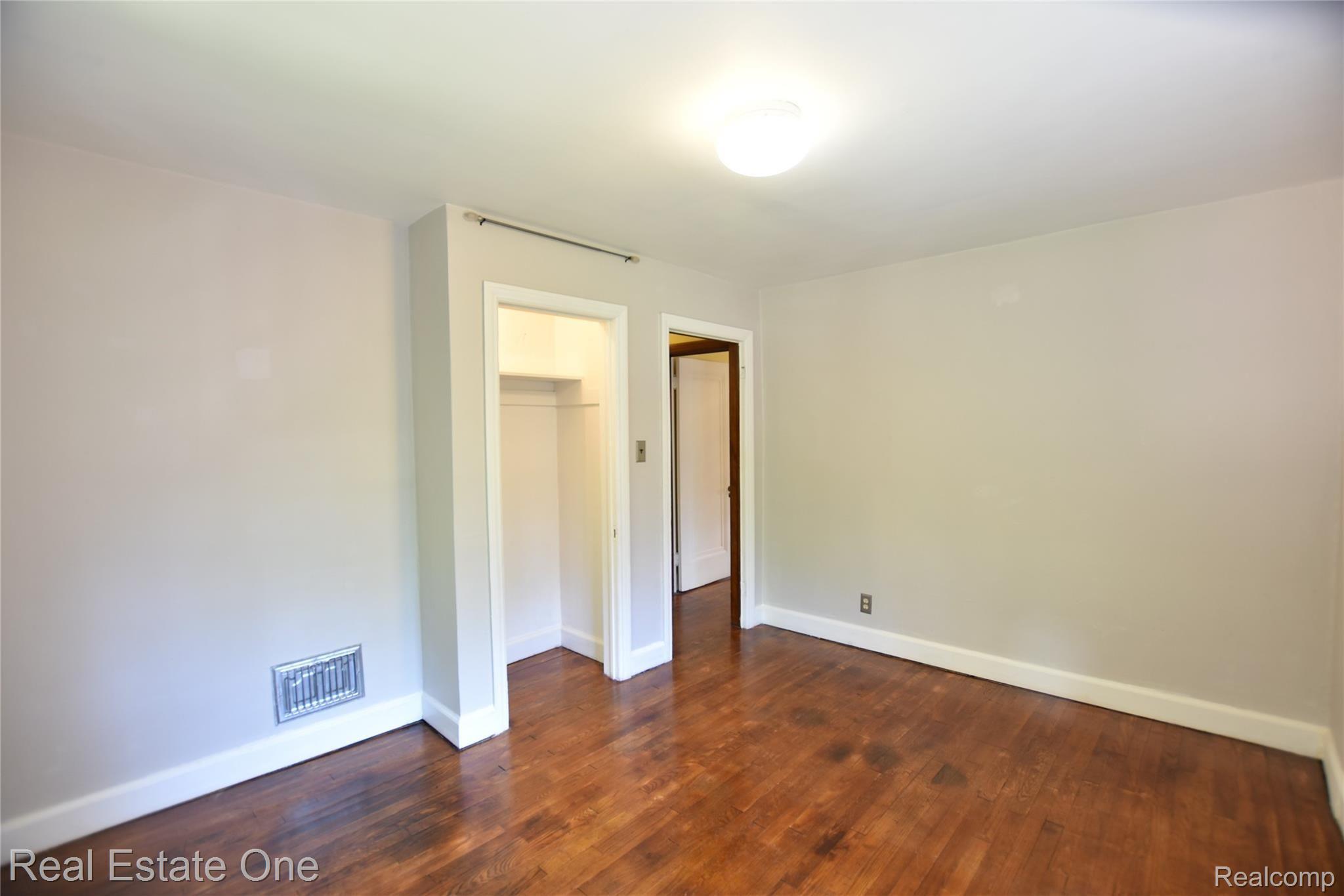 206 Chippewa Road Pontiac, MI 48341 - Photo 26 of 35 Bedroom #3