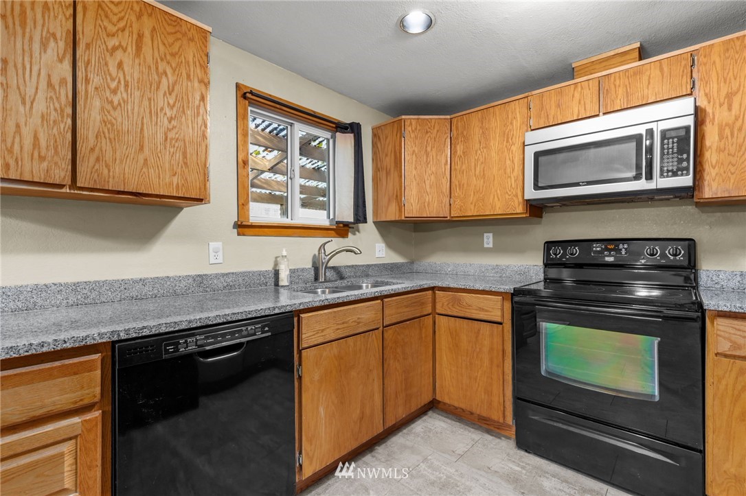4405 Southwest County Line Road Port Orchard, WA 98367 - Photo 11 of 33 Gallery Image 11