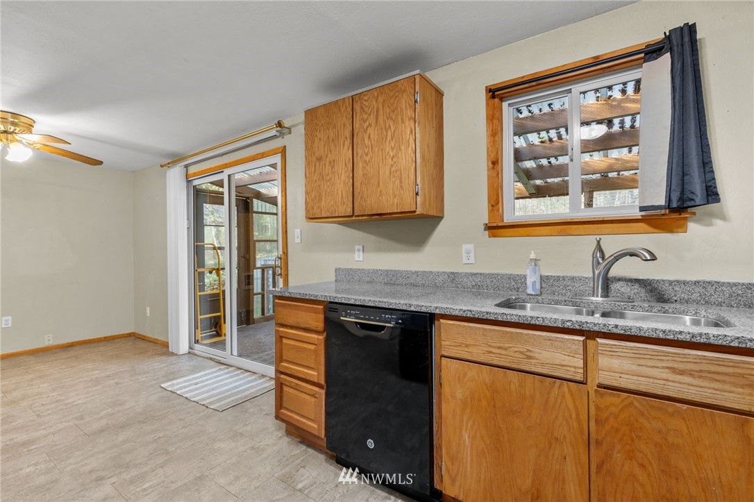 4405 Southwest County Line Road Port Orchard, WA 98367 - Photo 13 of 33 Gallery Image 13