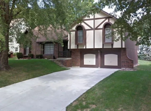 $410,000 | 10624 West 99th Street, Overland Park, KS 66214