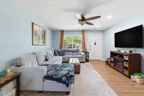 $249,000 | 215 Carla Ann Court, Auburndale, FL 33823