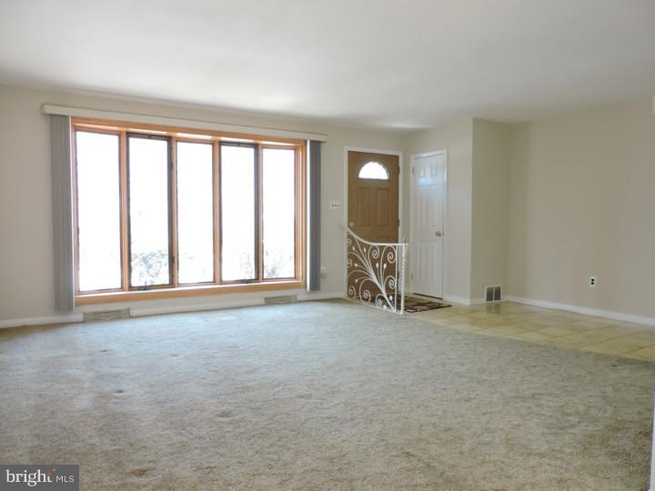 695 Vernon Road Springfield, PA 19064 - Photo 4 of 25