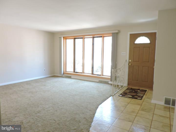 695 Vernon Road Springfield, PA 19064 - Photo 5 of 25
