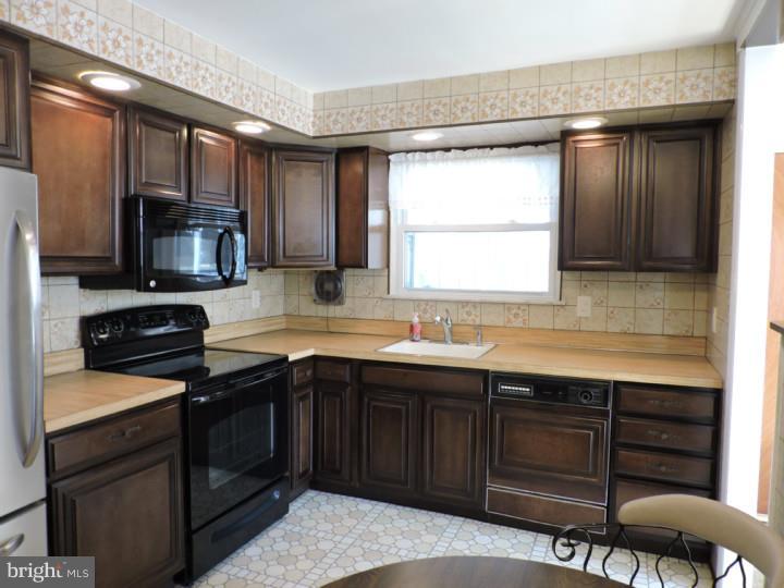 695 Vernon Road Springfield, PA 19064 - Photo 10 of 25