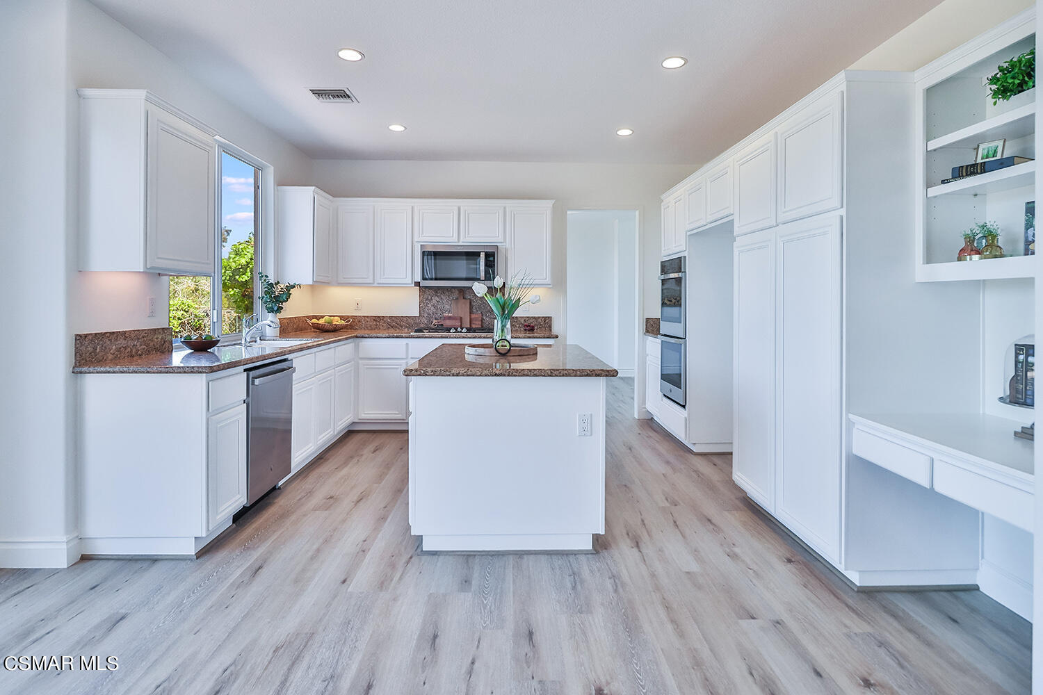 15 Mollison Drive Simi Valley, CA 93065 - Photo 15 of 71 Family and Kitchen3