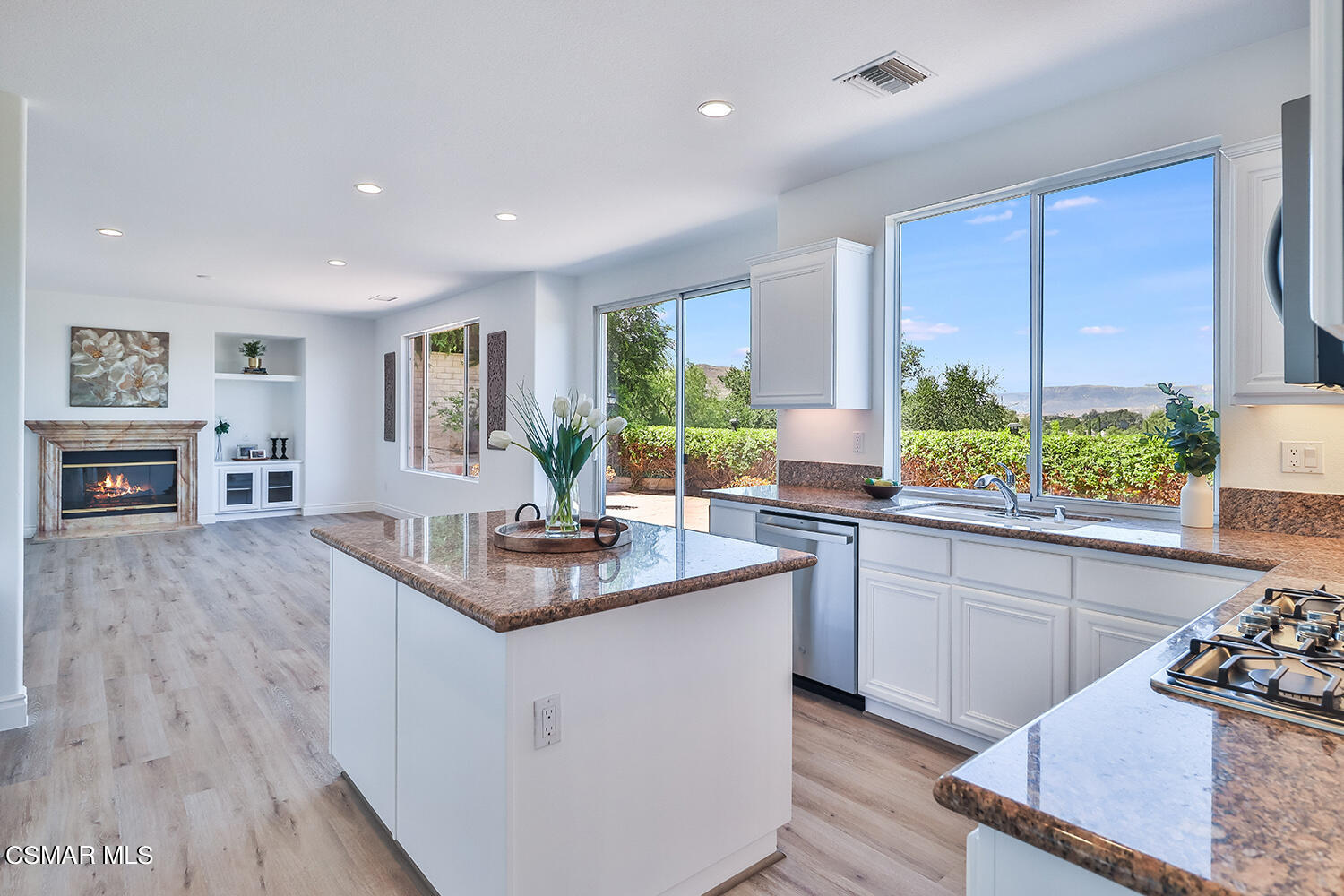 15 Mollison Drive Simi Valley, CA 93065 - Photo 16 of 71 Family and Kitchen7