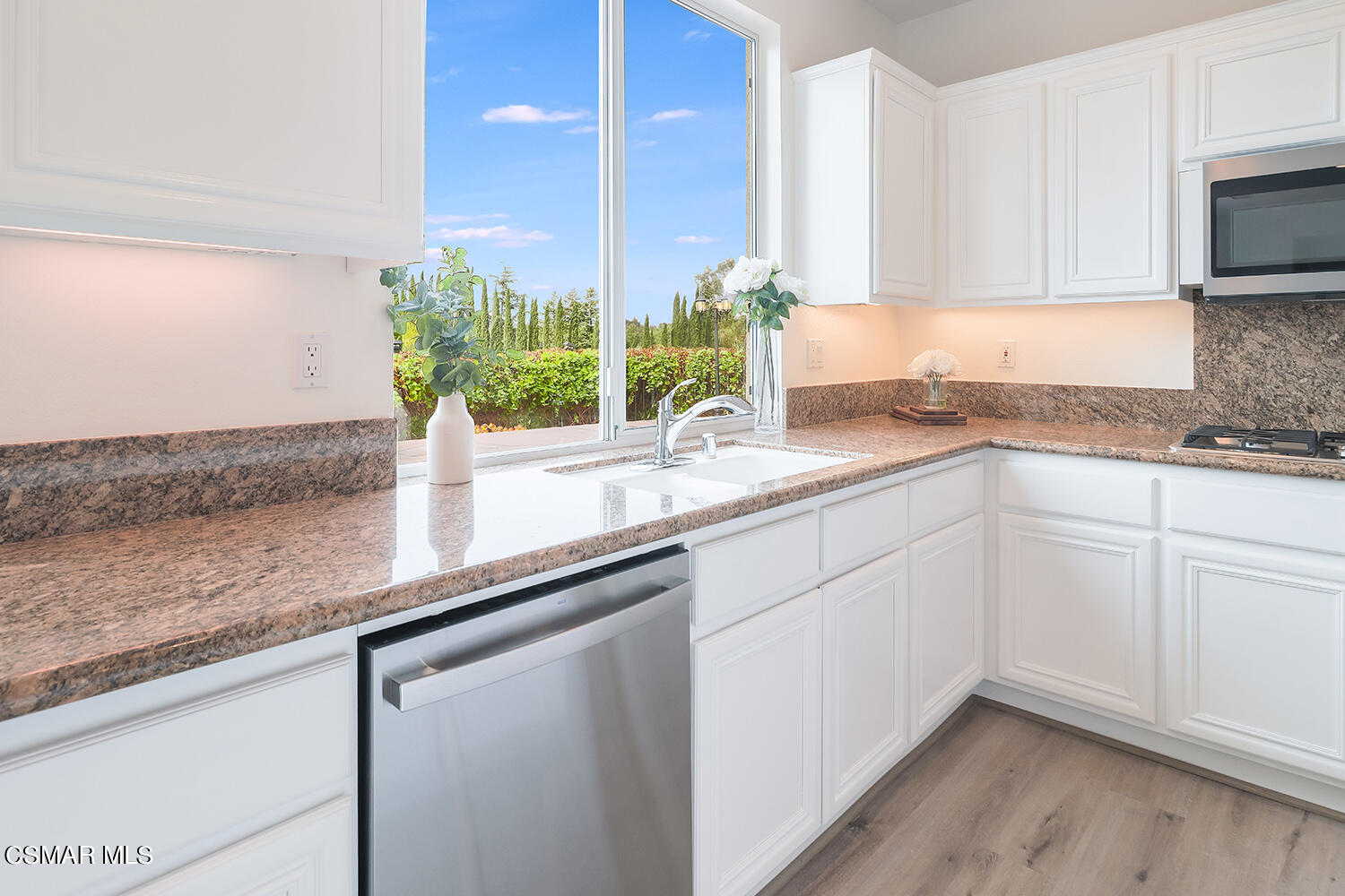 15 Mollison Drive Simi Valley, CA 93065 - Photo 19 of 71 cFamily and Kitchen7