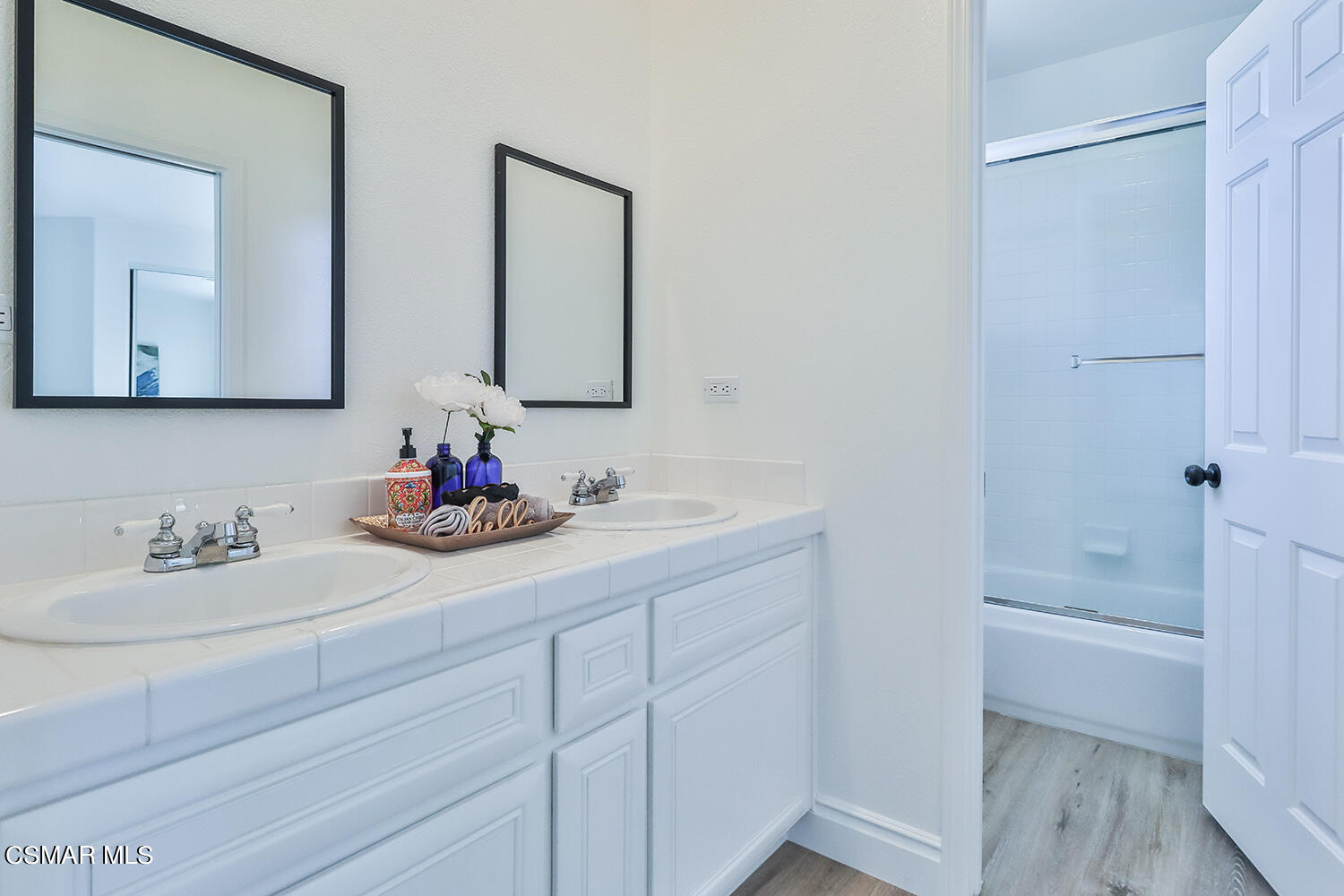 15 Mollison Drive Simi Valley, CA 93065 - Photo 31 of 71 Hall Storage and Bath2