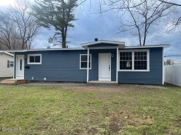 $274,900 | 51 Sherwood Drive, Colonie, NY 12110