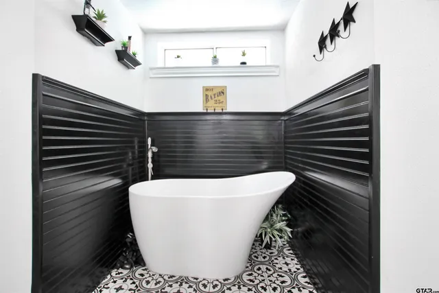 $699,900 | 19413 Us Highway East, Jacksonville, TX 75766