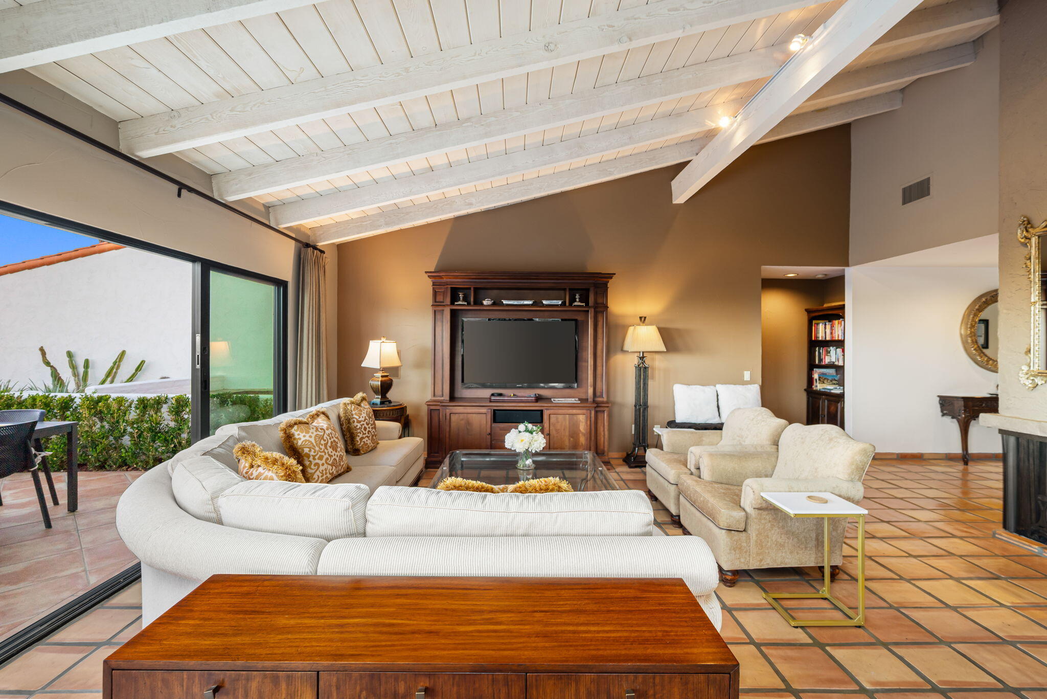 40320 Vía Entrada Rancho Mirage, CA 92270 - Photo 12 of 75 Fleetwood panel windows