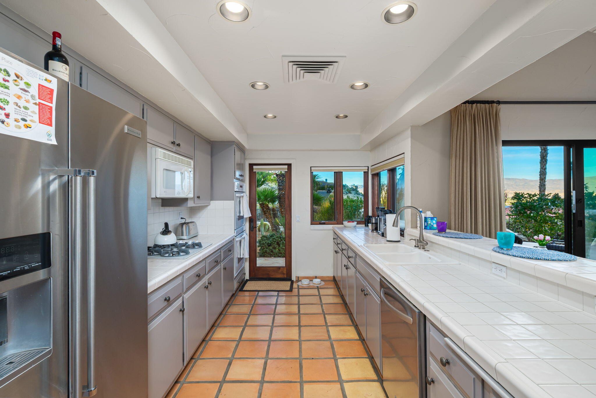 40320 Vía Entrada Rancho Mirage, CA 92270 - Photo 15 of 75 Kitchen access to patio