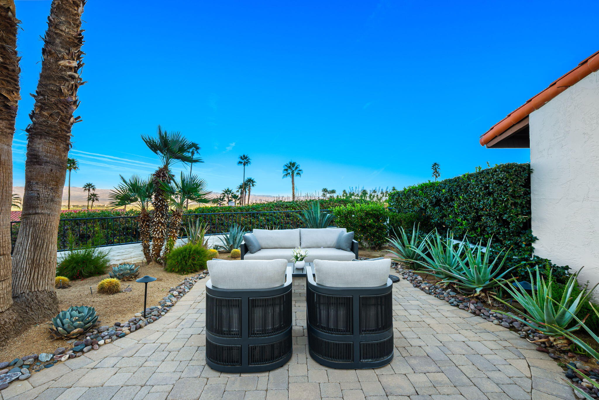 40320 Vía Entrada Rancho Mirage, CA 92270 - Photo 48 of 75 Rear sitting area
