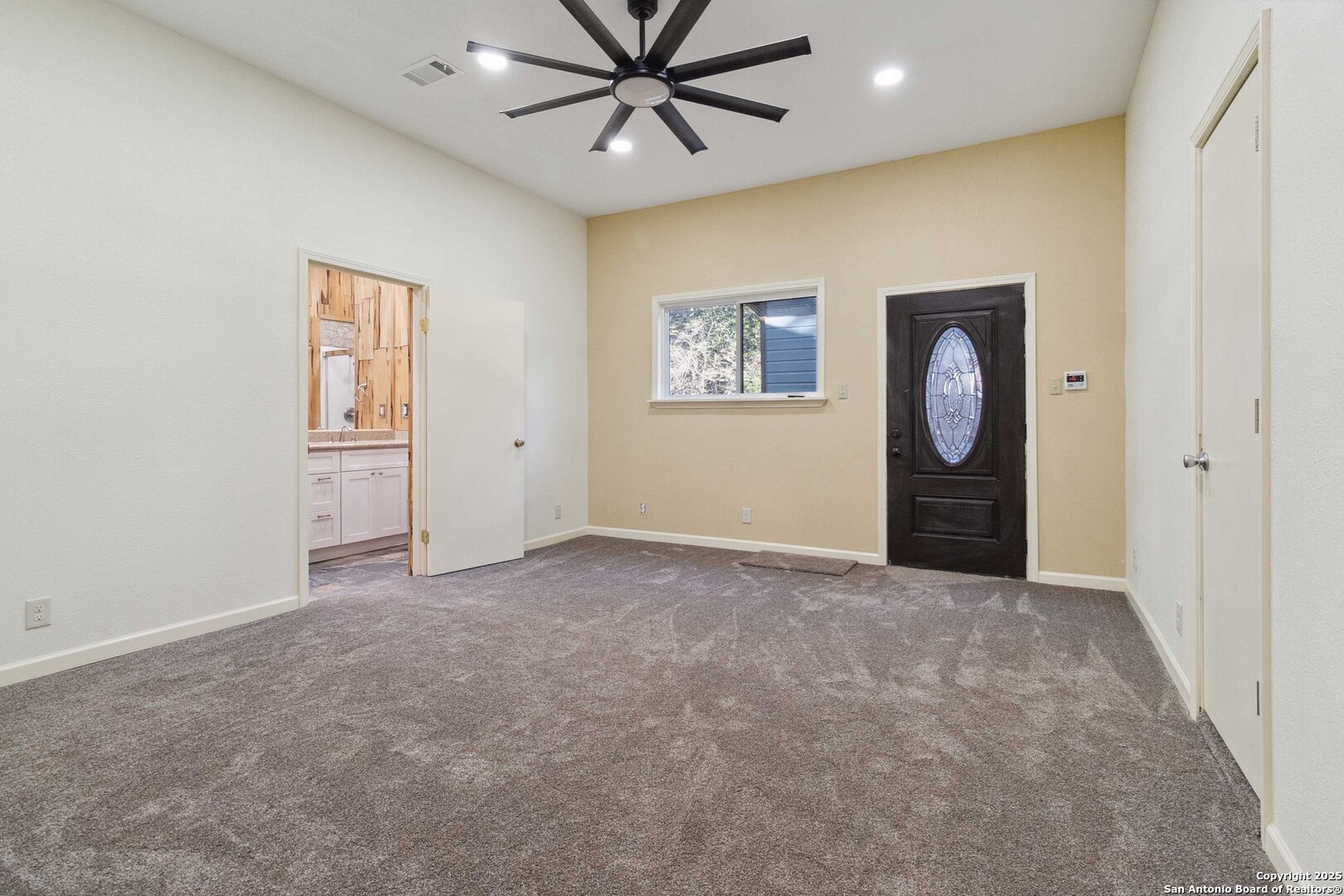 19517 Scenic Loop Road Helotes, TX 78023 - Photo 18 of 55 an empty room with closet and windows