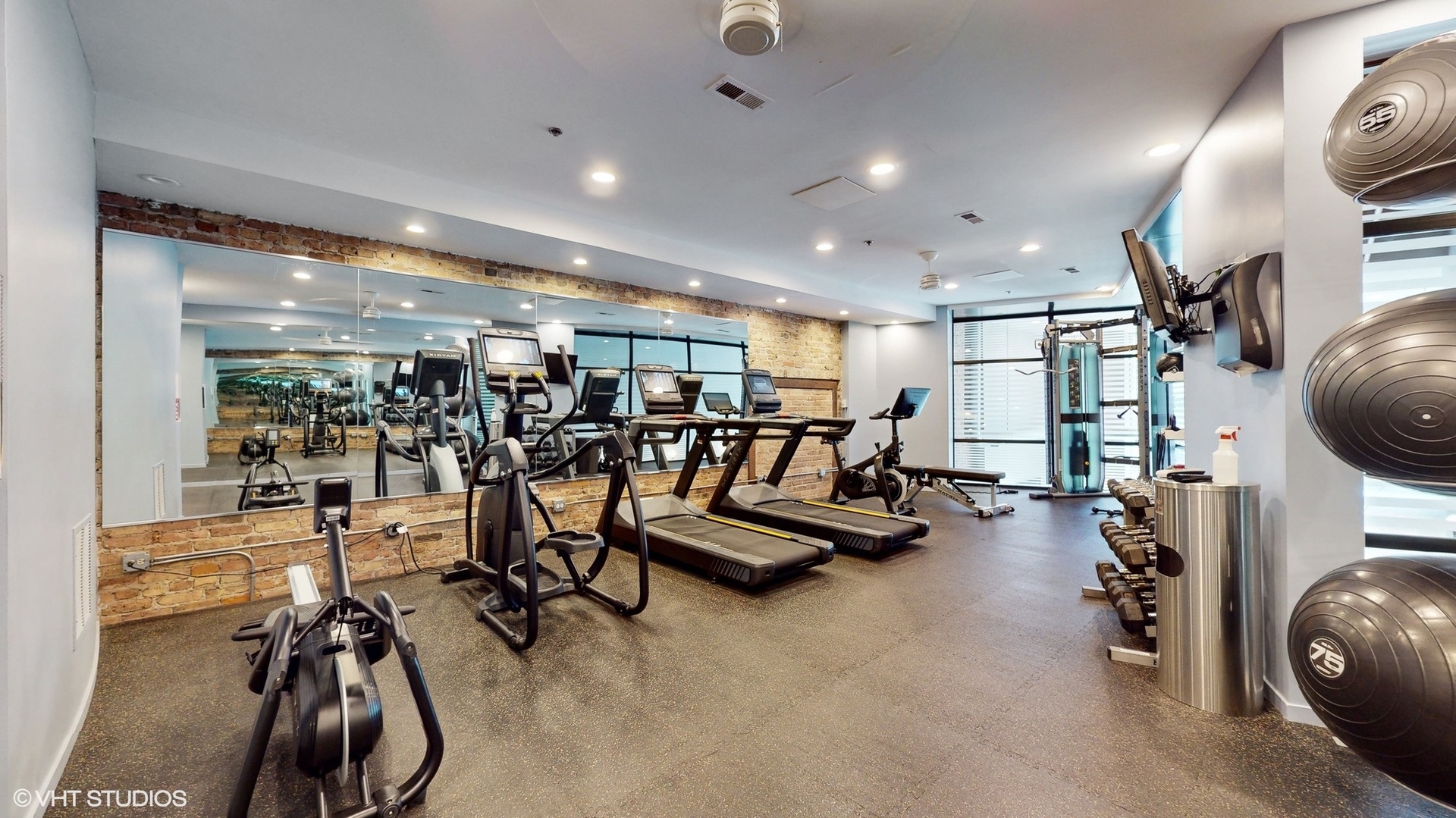 616 West Fulton Street, Unit 609 Chicago, IL 60661 - Photo 16 of 23 a view of a room with gym equipment