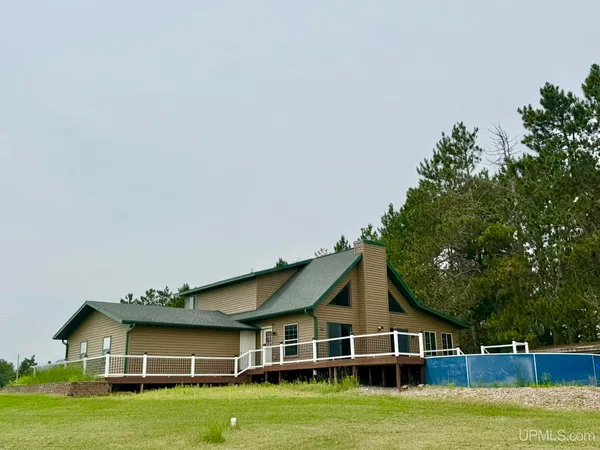 $419,900 | 985 Van Ginkel Road, Niagara, WI 54151