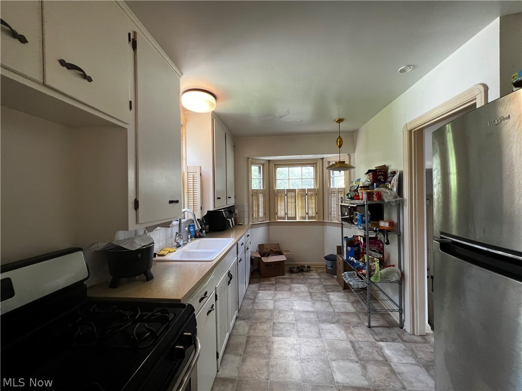 3937 Navahoe Road Cleveland Heights, OH 44121 - Photo 8 of 24 Gallery Image 8