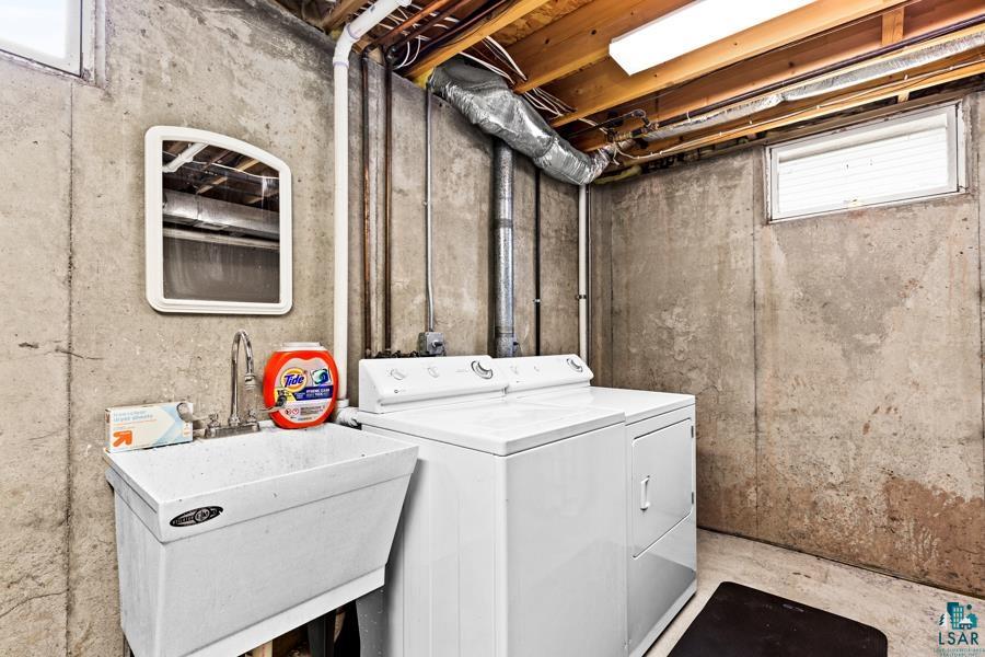 2020 East 11th Street Superior, WI 54880 - Photo 28 of 30 Laundry area with concrete flooring and separate washer and dryer