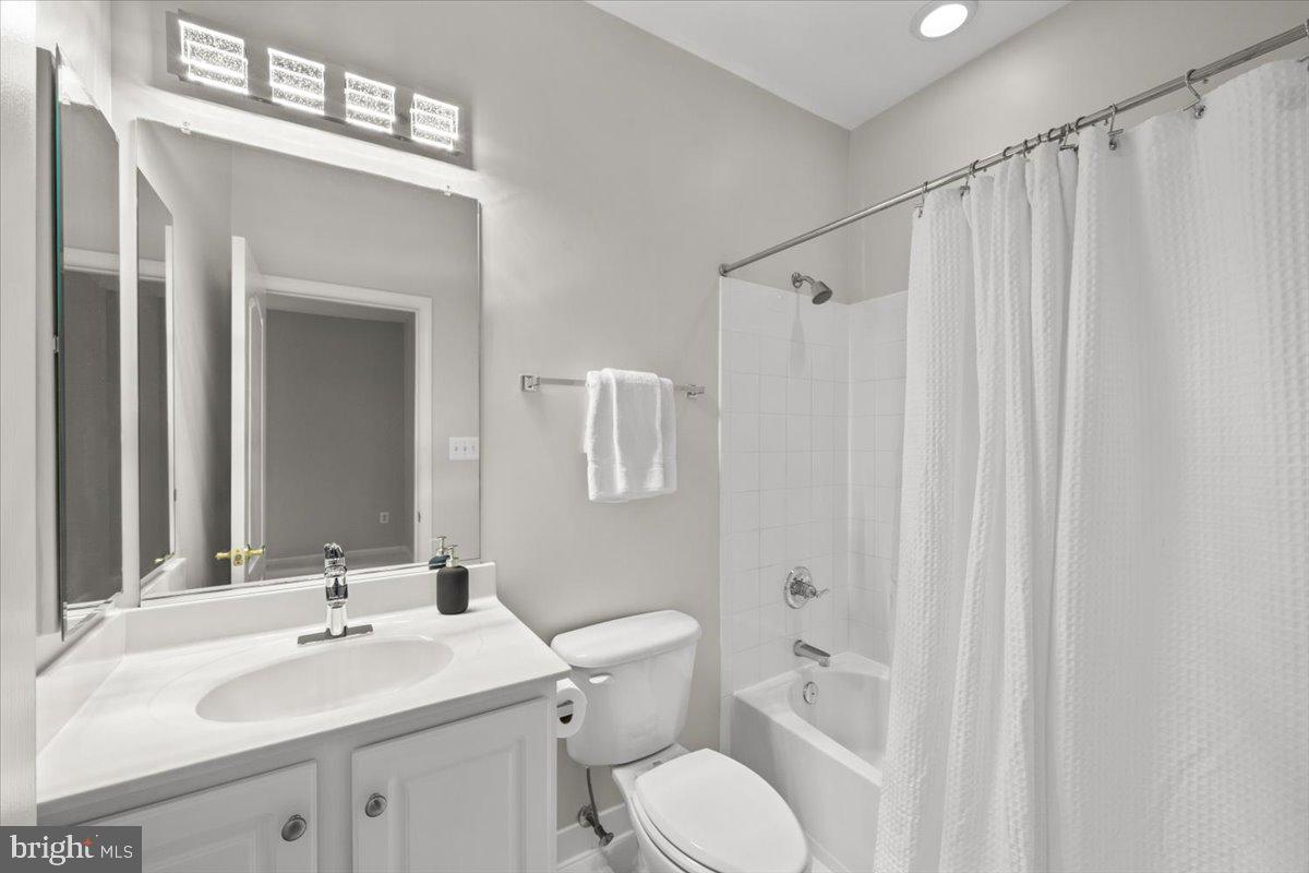 7136 Ayers Meadow Lane Springfield, VA 22150 - Photo 35 of 53 En-Suite Bath for Bedroom # 4