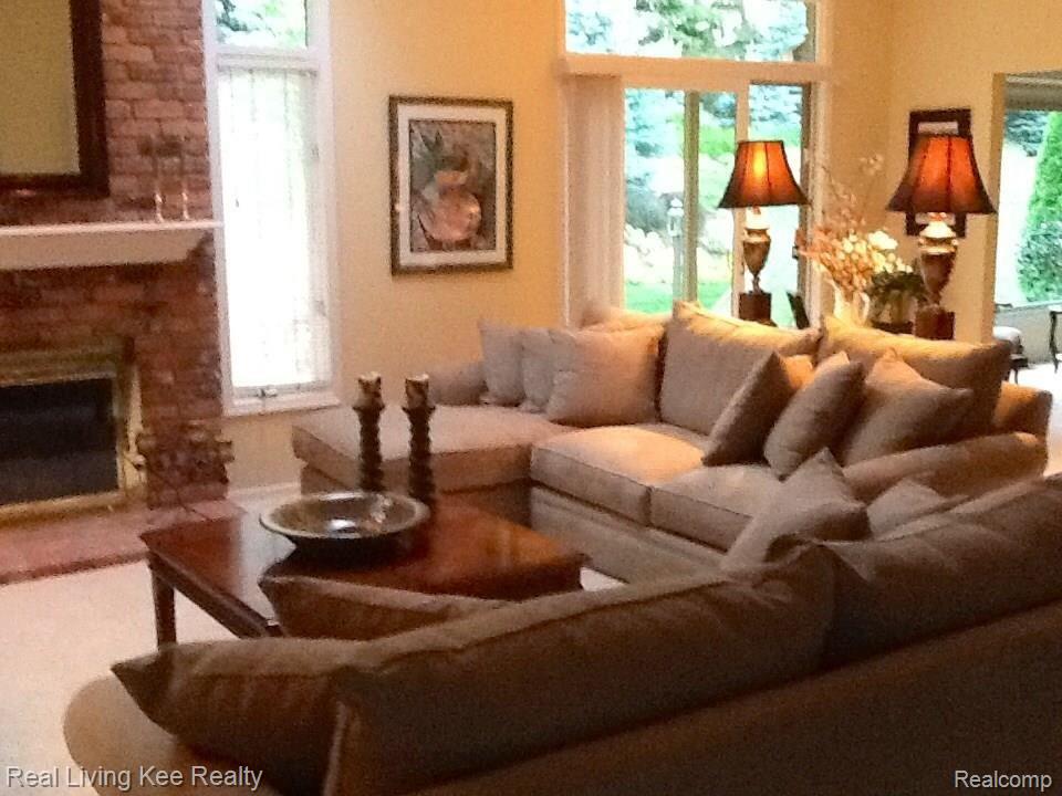 1432 Oakstone Drive Rochester, MI 48309 - Photo 10 of 49 great room.jpg