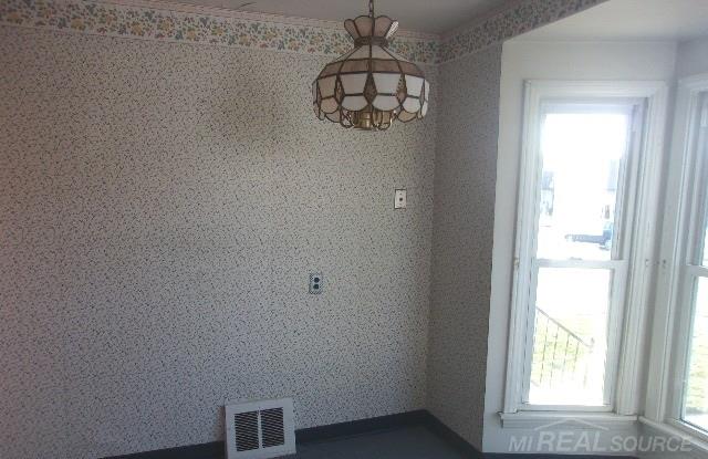 22486 Rausch Avenue Eastpointe, MI 48021 - Photo 5 of 11