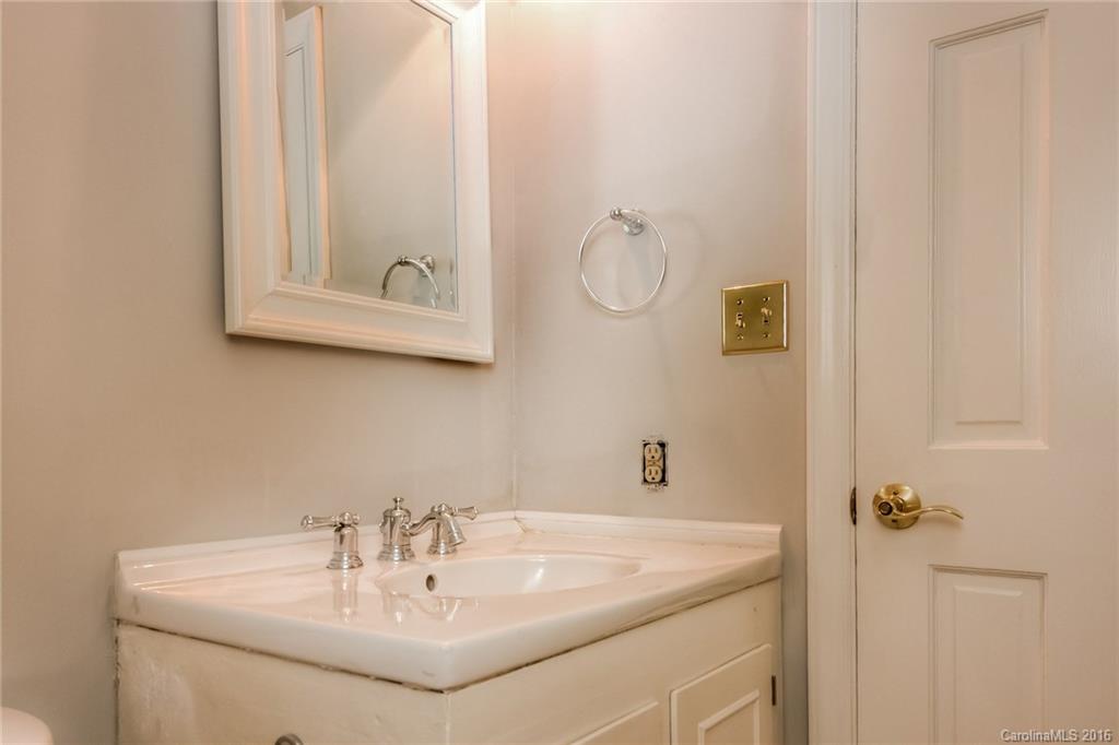 5951 Gate Post Road Charlotte, NC 28211 - Photo 12 of 21 Gallery Image 12