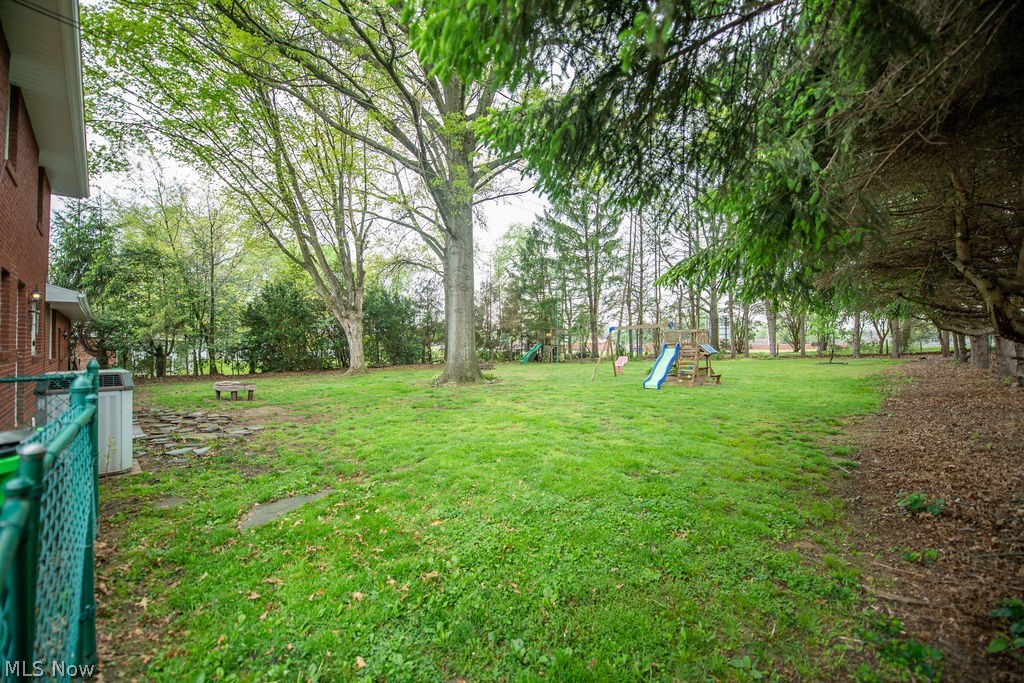 827 East 5th Street Dover, OH 44622 - Photo 6 of 38 View of large fenced yard