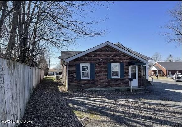 982 North Bardstown Road Mount Washington, KY 40047 - Photo 1 of 5 3 plex