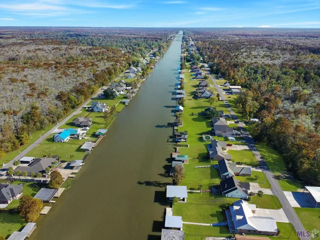 $465,000 | 13538 Bayou Terrace Drive, St. Amant, LA 70774