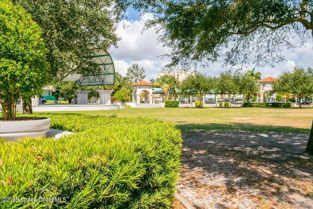 a view of yard with tree in the background