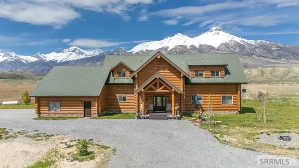 $1,285,000 | 4550 Highway 93, Mackay, ID 83251