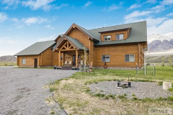 $1,285,000 | 4550 Highway 93, Mackay, ID 83251