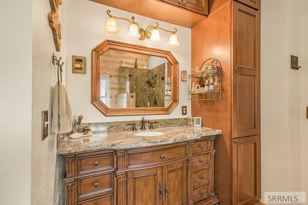 $1,285,000 | 4550 Highway 93, Mackay, ID 83251