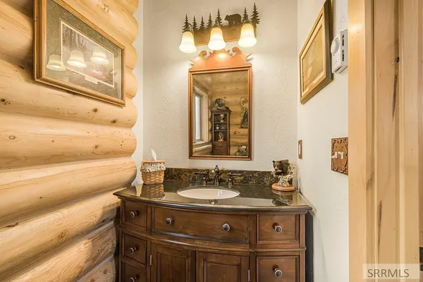 $1,285,000 | 4550 Highway 93, Mackay, ID 83251