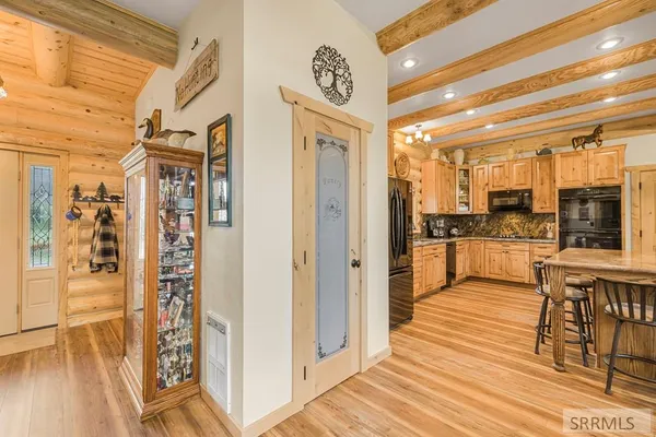 $1,285,000 | 4550 Highway 93, Mackay, ID 83251
