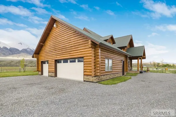 $1,285,000 | 4550 Highway 93, Mackay, ID 83251