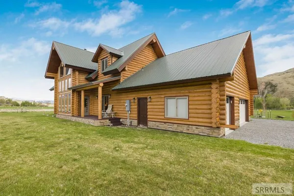 $1,285,000 | 4550 Highway 93, Mackay, ID 83251