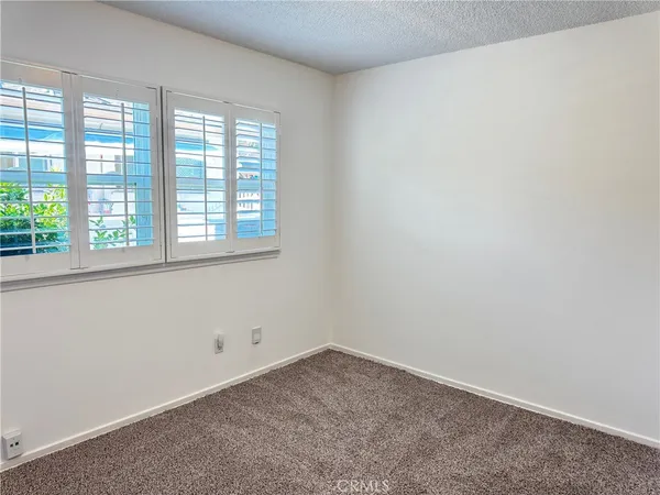 a view of a fountain in front of house