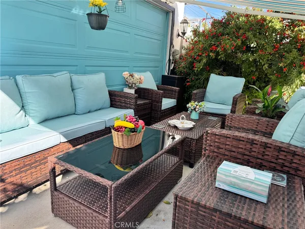 $4,295 | 19523 Friar Street, Tarzana, CA 91335